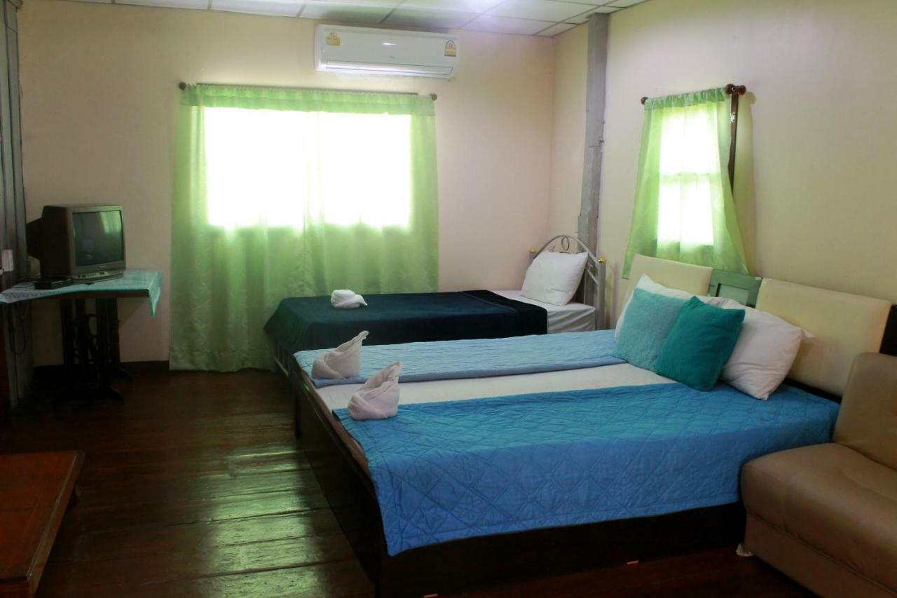 Ban Khun Rin Homestay Ампхава Екстер'єр фото